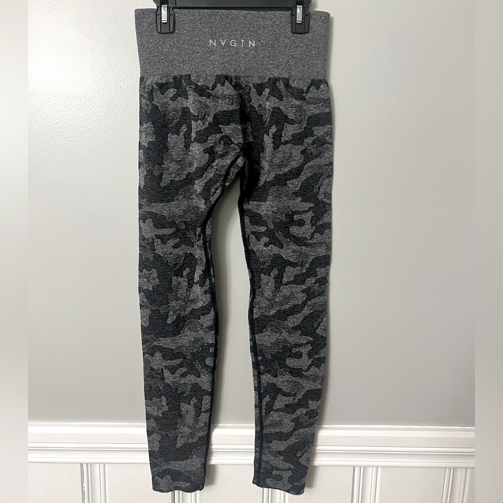 NVGTN camo seamless leggings. Size medium.